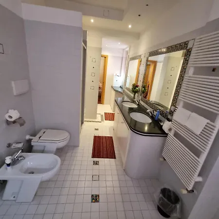 לינה וארוחת בוקר La Maison 4*